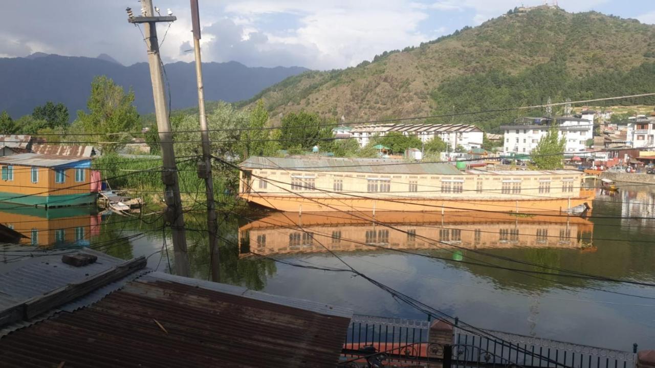 Lake Boulevard Guest House Srinagar  Luaran gambar